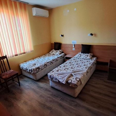 Hotel Toni Bukovlŭk Buitenkant foto