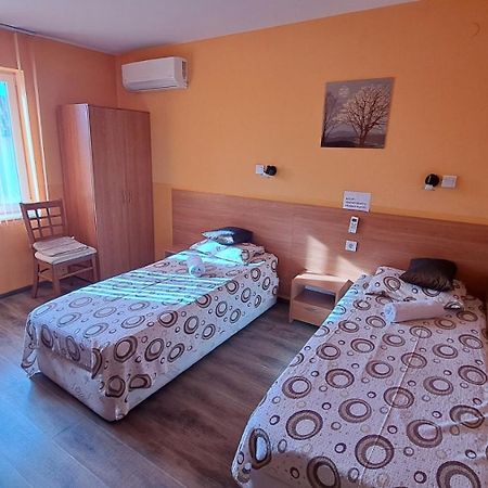 Hotel Toni Bukovlŭk Buitenkant foto