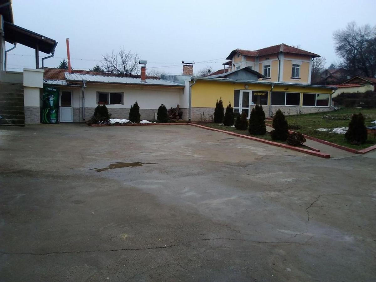 Hotel Toni Bukovlŭk Buitenkant foto