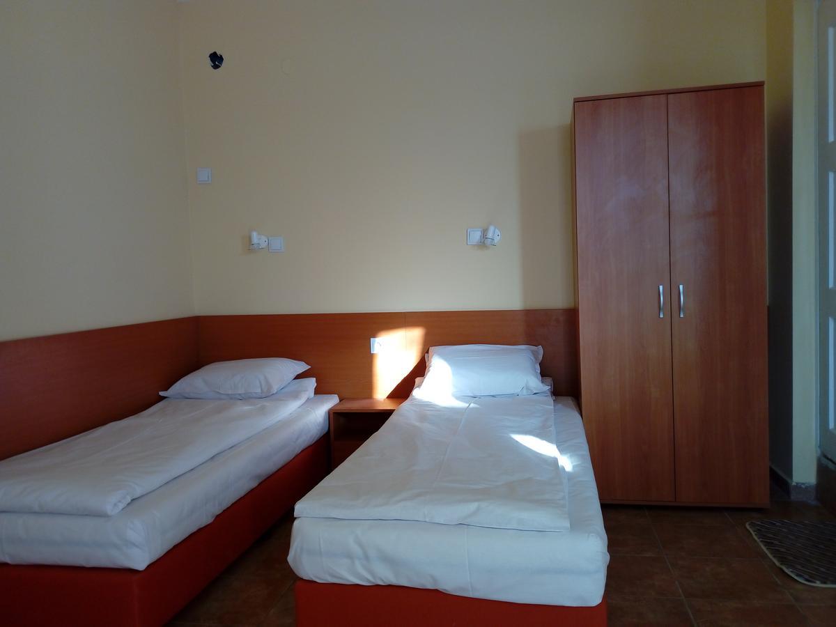 Hotel Toni Bukovlŭk Buitenkant foto