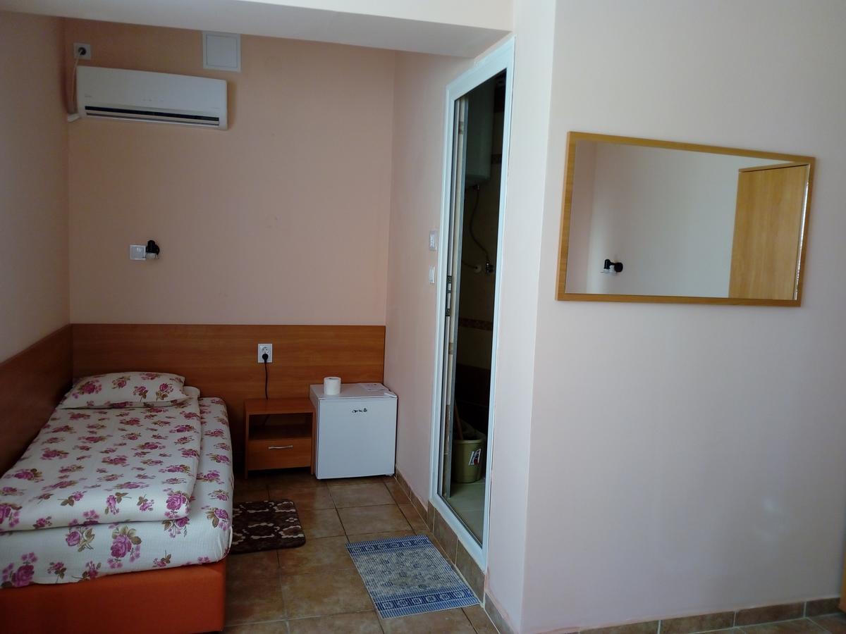 Hotel Toni Bukovlŭk Buitenkant foto