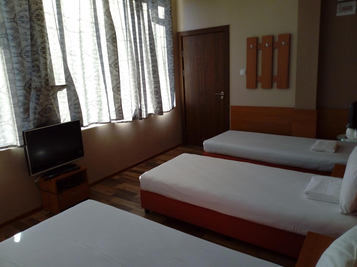 Hotel Toni Bukovlŭk Buitenkant foto